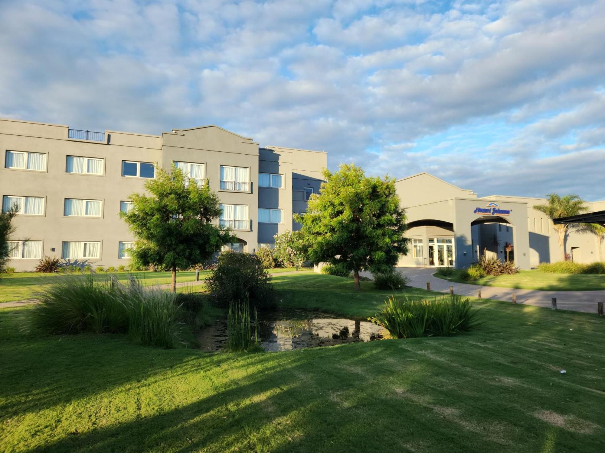 Howard Johnson Hotel & Resort Funes Eksteriør billede