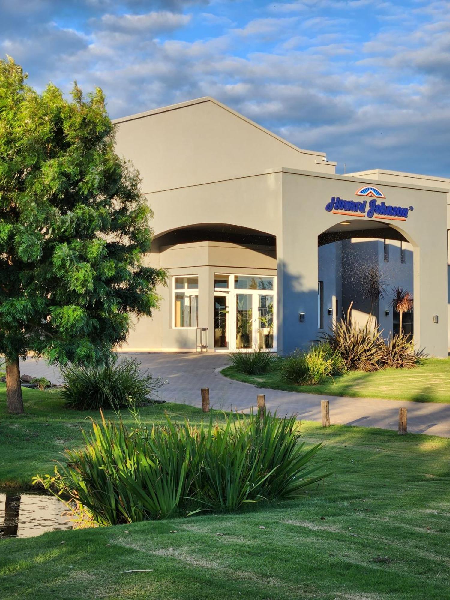 Howard Johnson Hotel & Resort Funes Eksteriør billede
