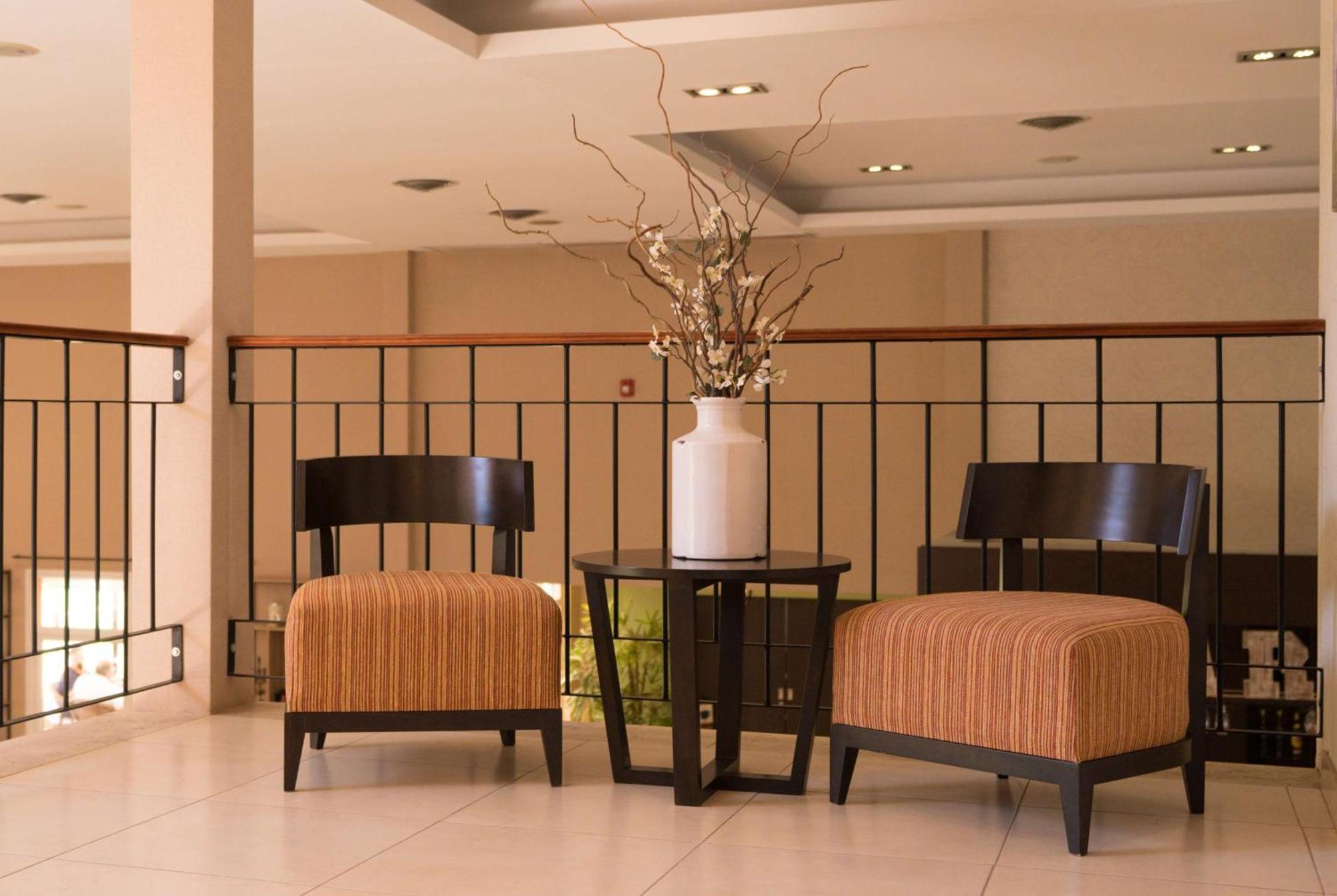 Howard Johnson Hotel & Resort Funes Eksteriør billede