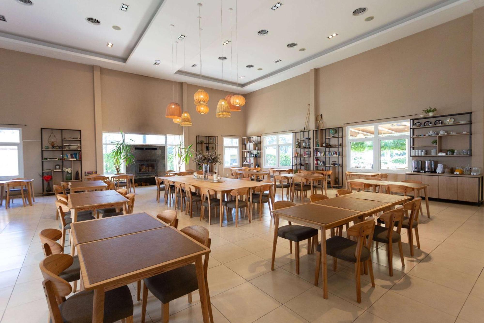 Howard Johnson Hotel & Resort Funes Eksteriør billede