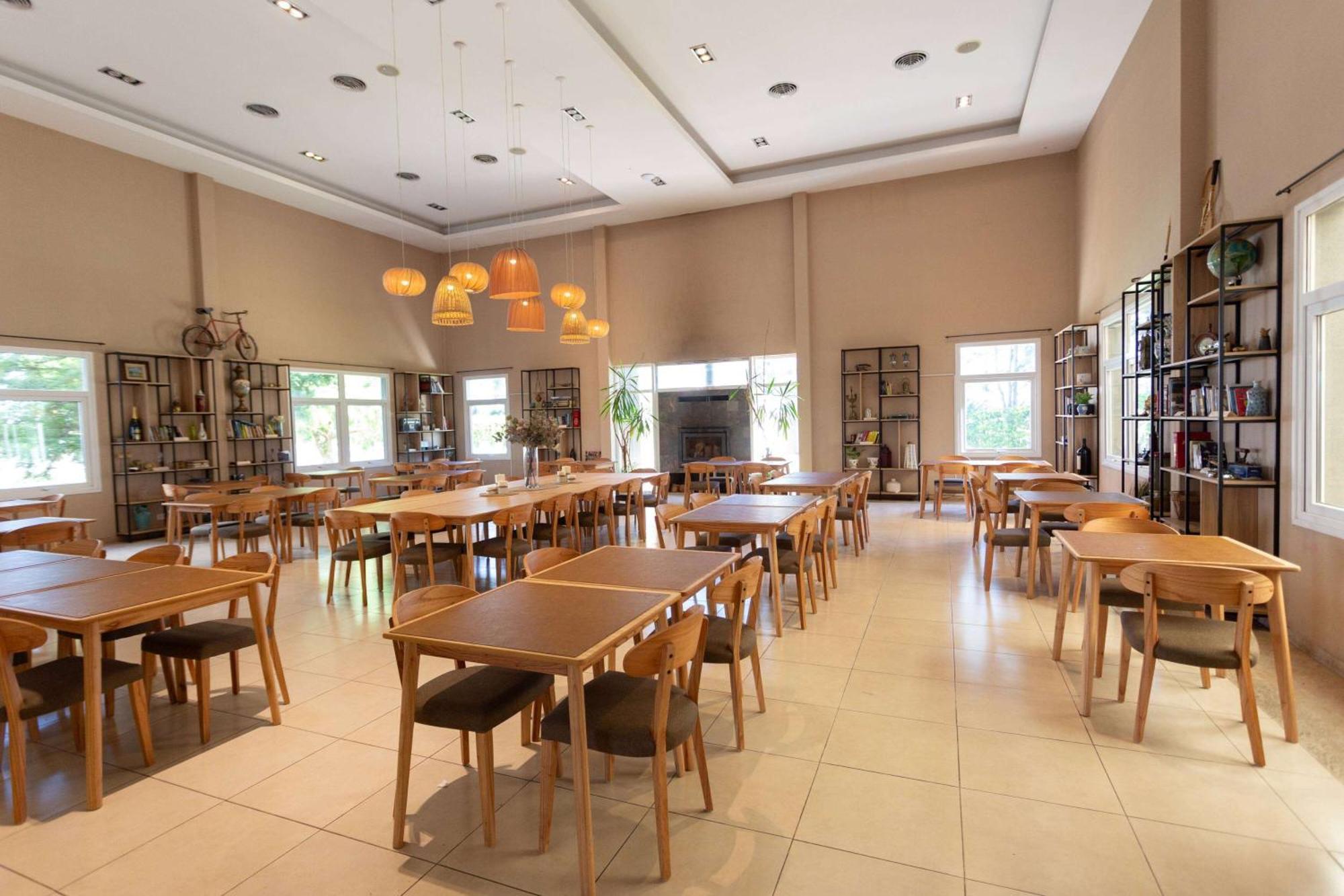 Howard Johnson Hotel & Resort Funes Eksteriør billede