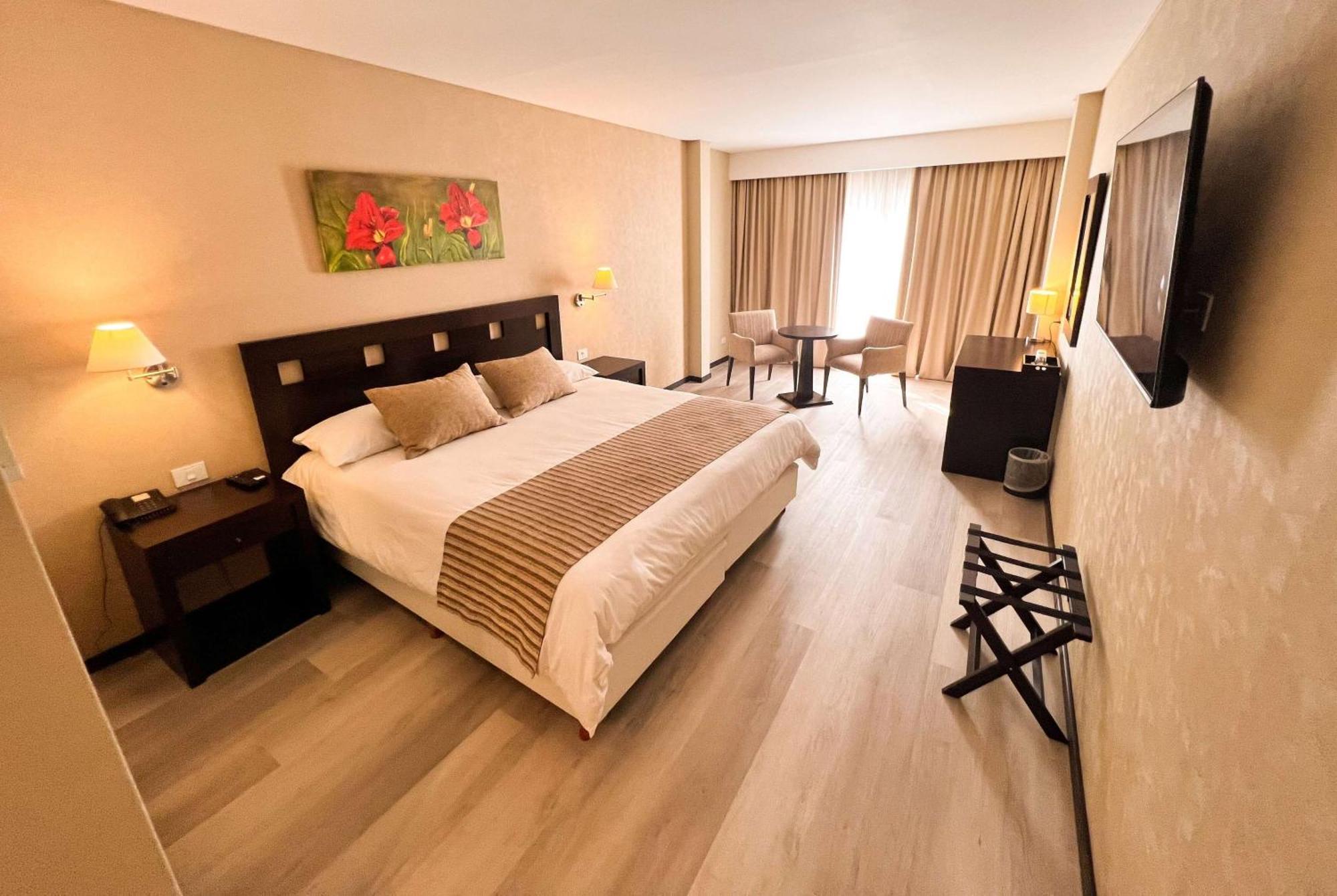 Howard Johnson Hotel & Resort Funes Eksteriør billede