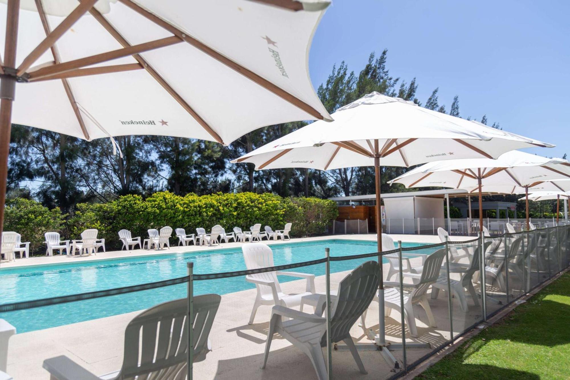 Howard Johnson Hotel & Resort Funes Eksteriør billede