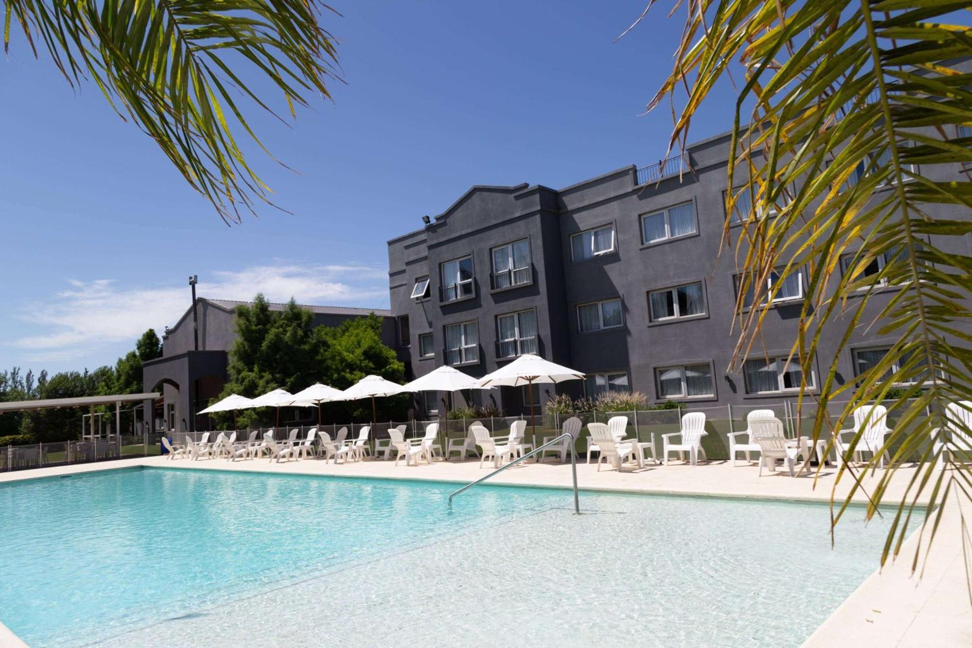 Howard Johnson Hotel & Resort Funes Eksteriør billede