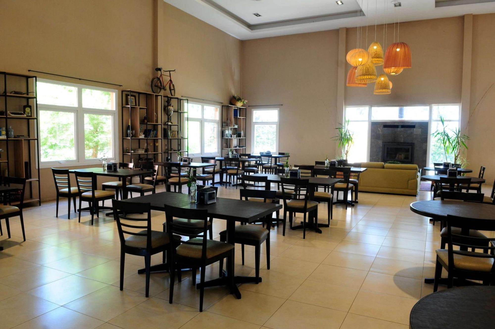 Howard Johnson Hotel & Resort Funes Eksteriør billede