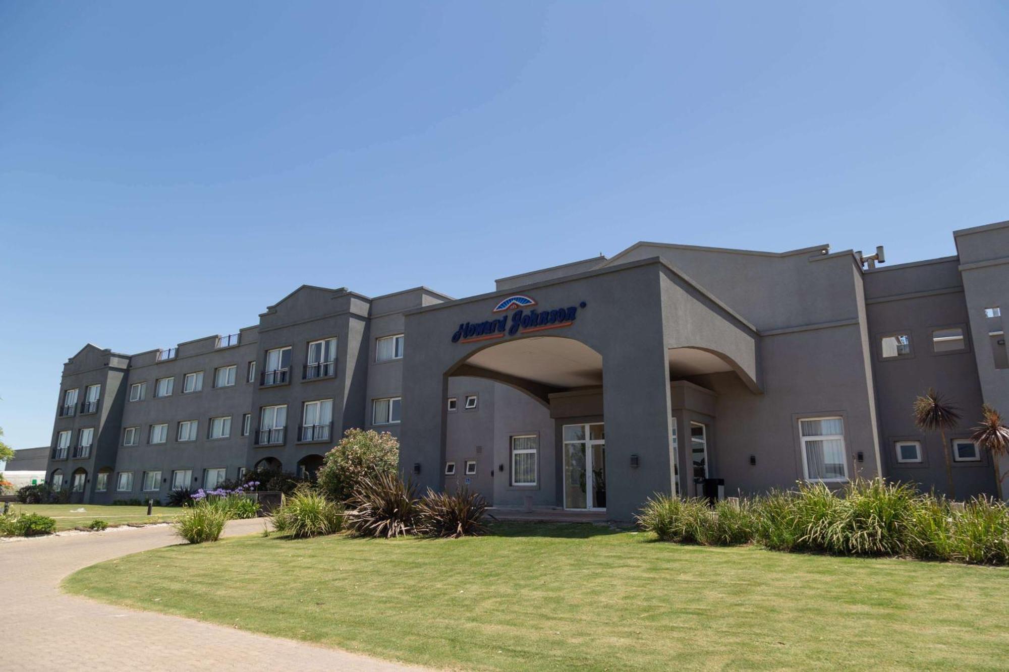 Howard Johnson Hotel & Resort Funes Eksteriør billede