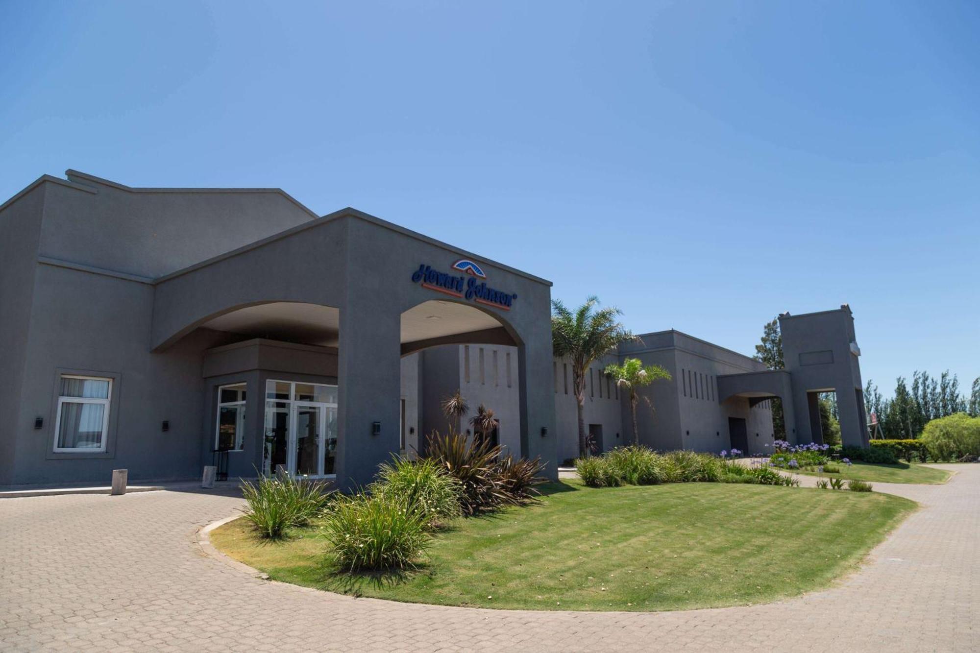 Howard Johnson Hotel & Resort Funes Eksteriør billede