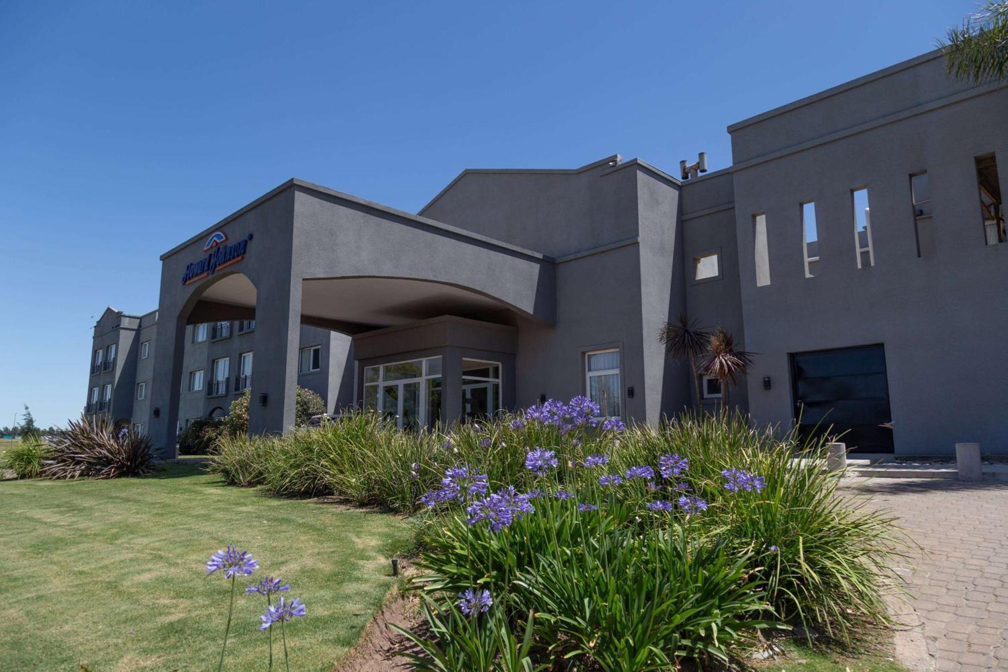 Howard Johnson Hotel & Resort Funes Eksteriør billede